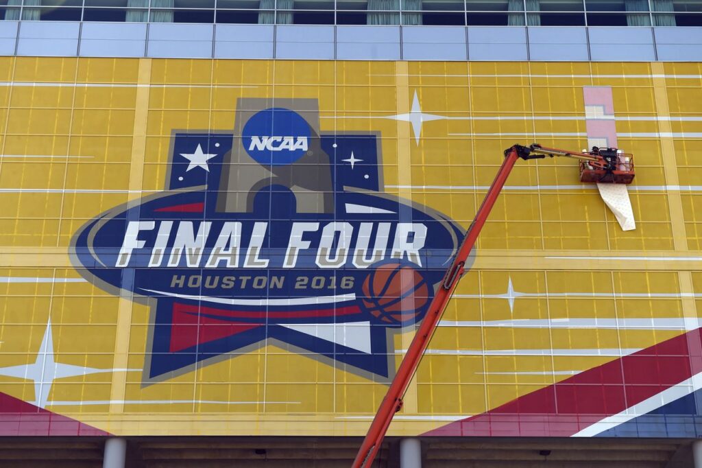 Every basketball fan should attend a Final Four