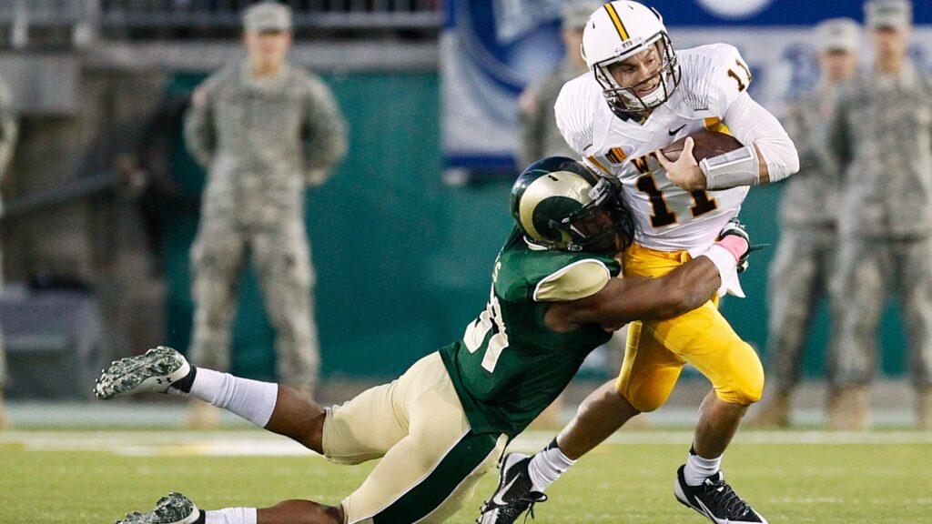 Cory James signs with the Oakland Raiders