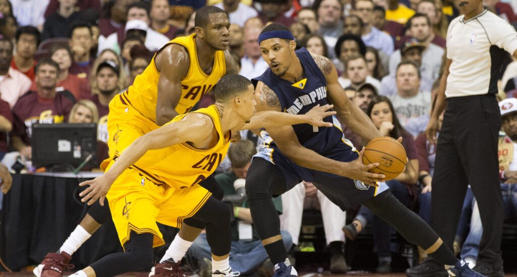 Nuggets add 2015-16 D-League MVP to training camp roster