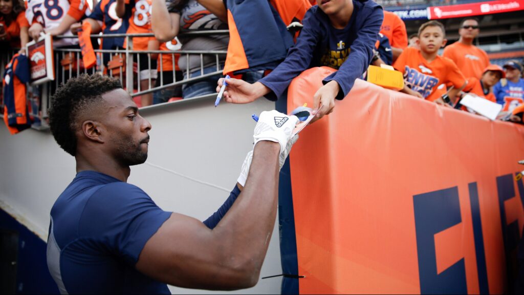 Broncos sign wide receiver Emmanuel Sanders to three-year extension