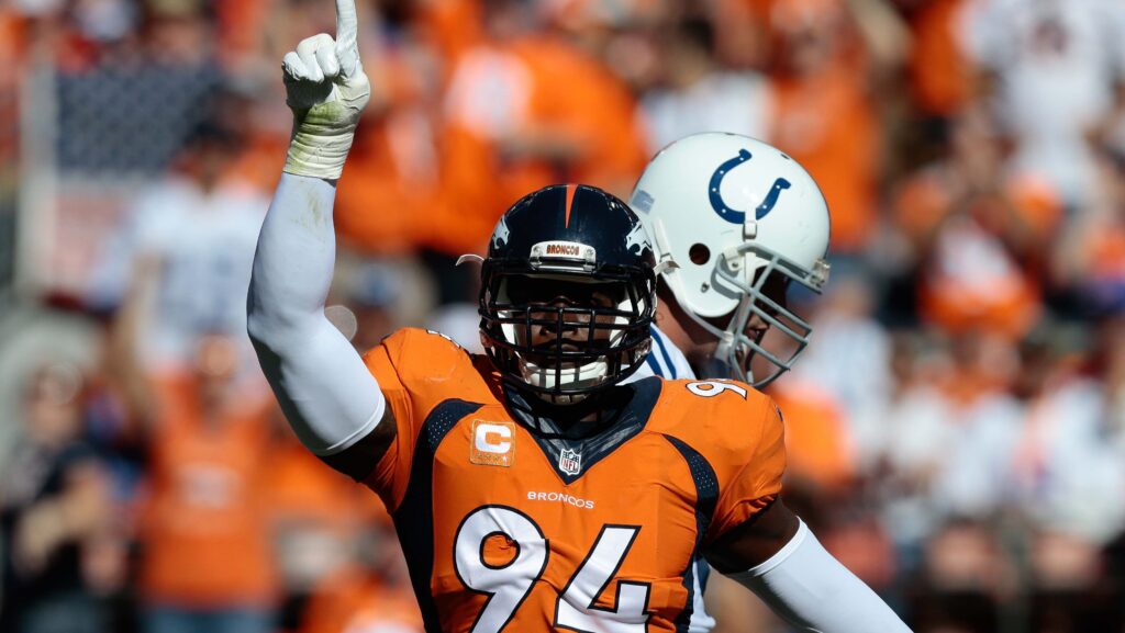 Broncos’ DeMarcus Ware suffers ulna fracture, future uncertain