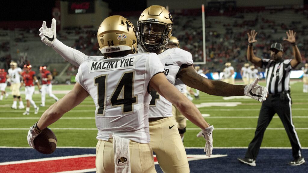 Twi-lights: Colorado cruises at Arizona