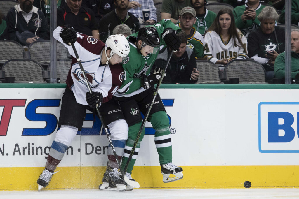 Sloppy first period costs Avalanche, lose 3-2 in Dallas