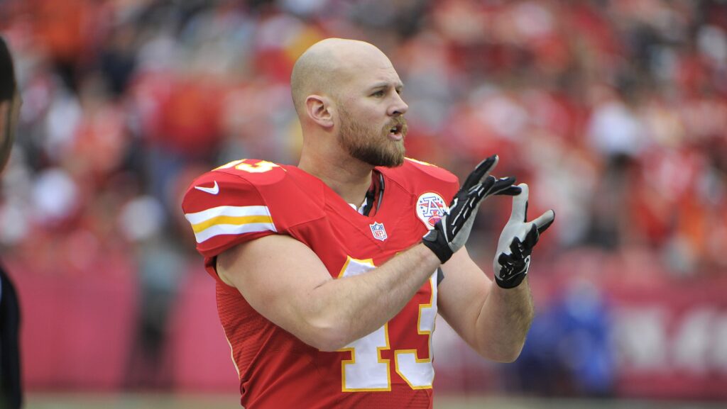 Broncos sign veteran long snapper, waive 2015 draft pick