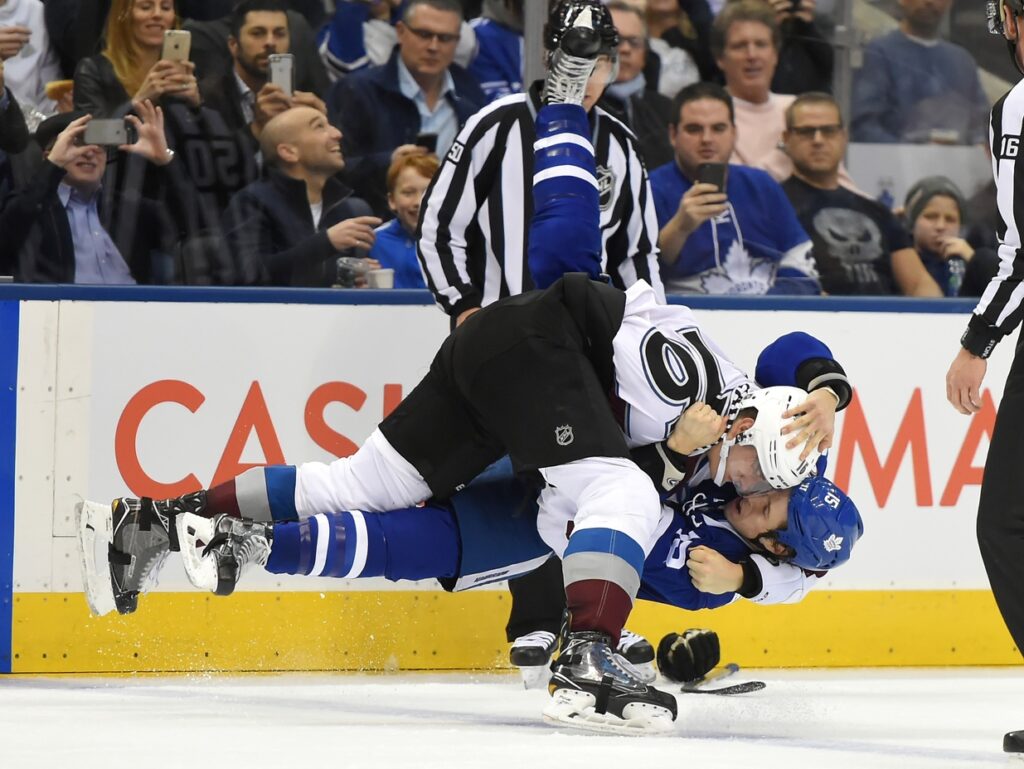 Avalanche rebound from embarrassment behind stellar Varlamov performance