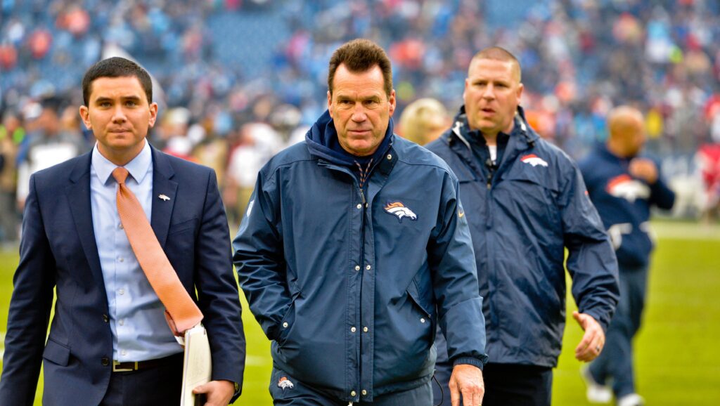 Broncos’ Gary Kubiak addresses reported locker room dispute