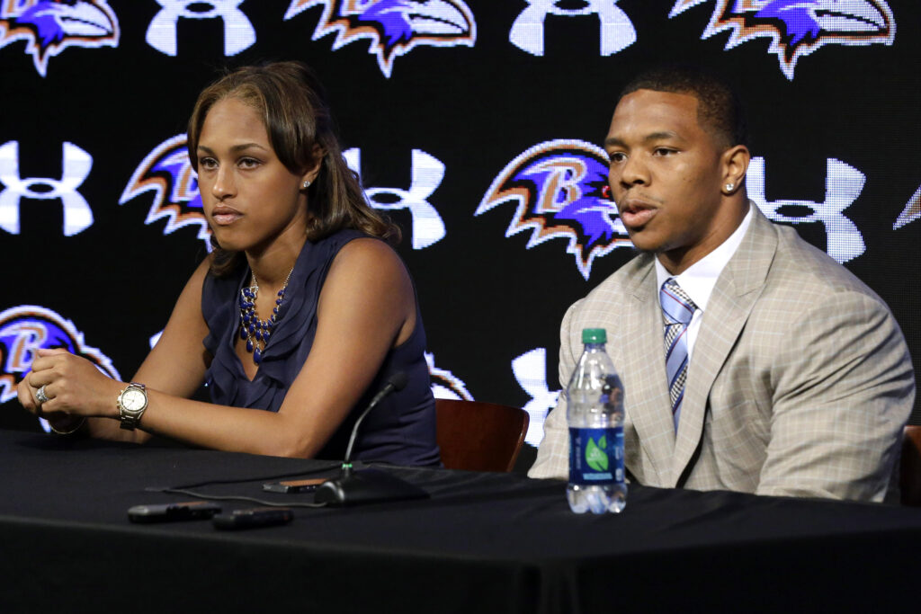 Ray Rice apologizes