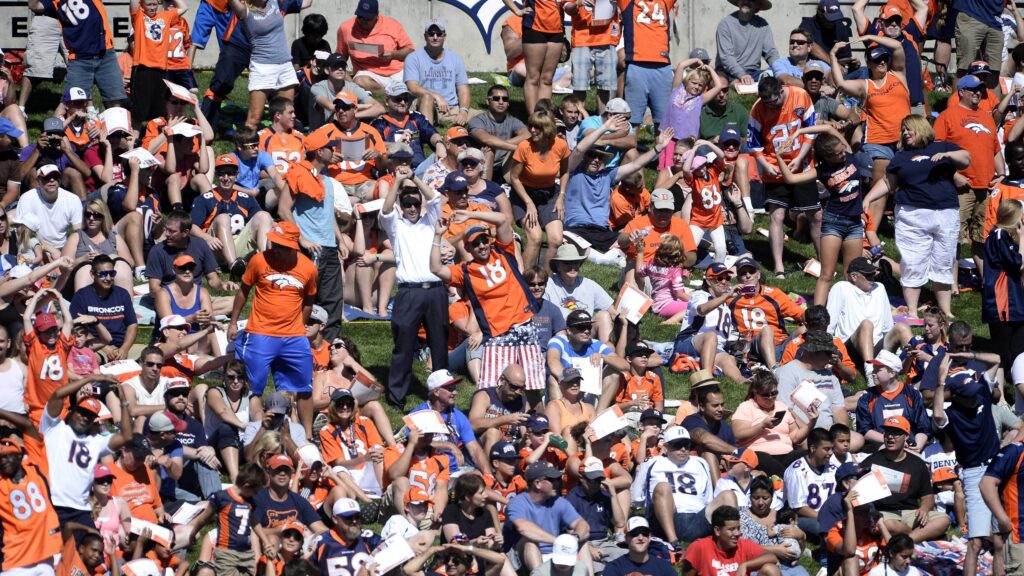 Broncos fans set new team record for attendance at training camp