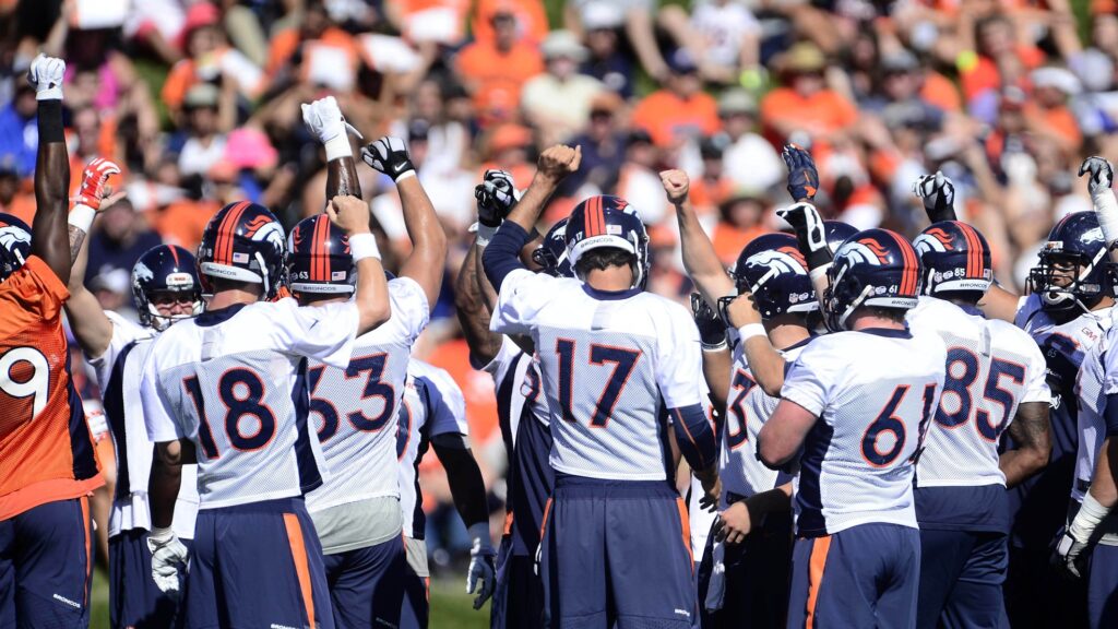 Shannon Sharpe, Dan Reeves visit Denver Broncos headquarters