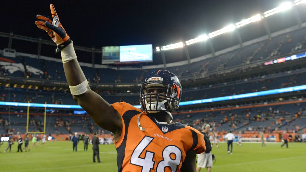 Watch: Shaquil Barrett sack Derek Carr in Broncos win