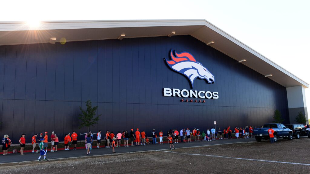 Denver Broncos name fieldhouse in honor of Pat Bowlen