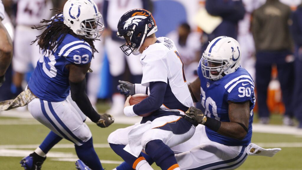Peyton Manning injured foot in Colts loss; will he play on Sunday?