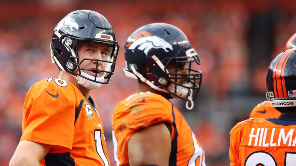 Brett Favre gives congratulations to Peyton Manning for breaking his record