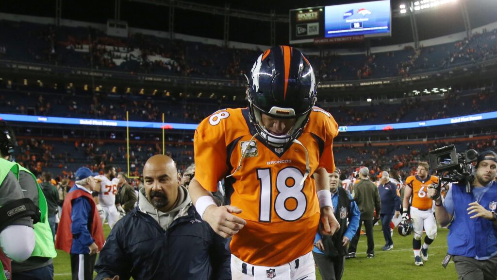 Peyton Manning out at least two more weeks in walking cast, Christian Ponder to work out