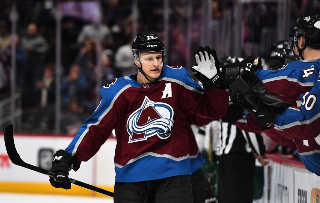 MacKinnon leads way as Avs smack Wild 7-1