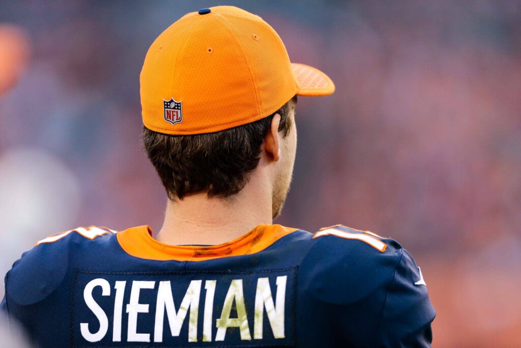 Broncos trade Trevor Siemian