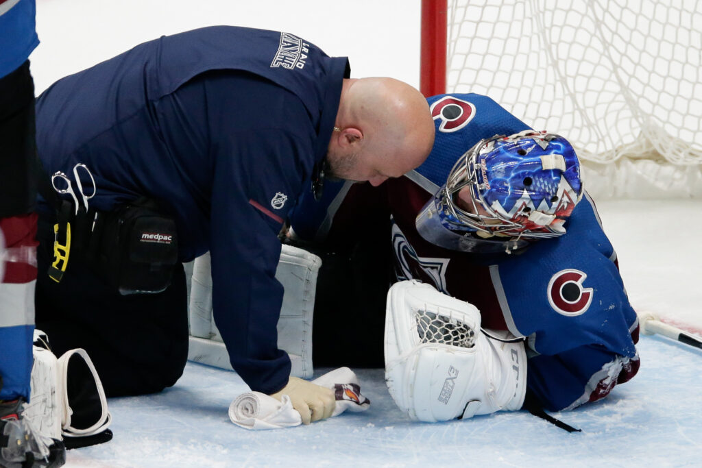 Varlamov hurt again in Avs’ blowout win over Chicago
