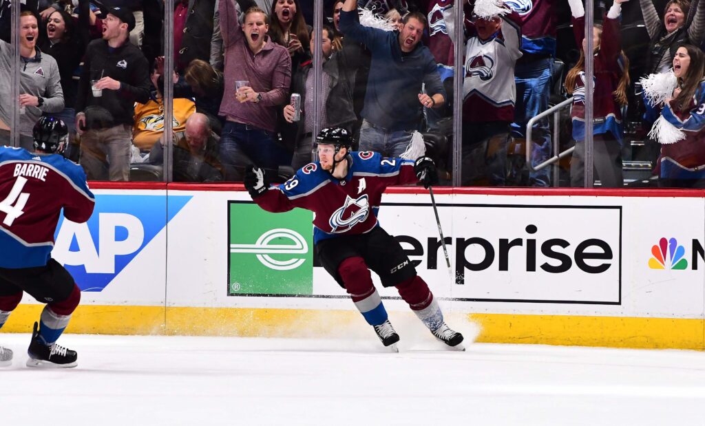 Avalanche bite back in win over Predators