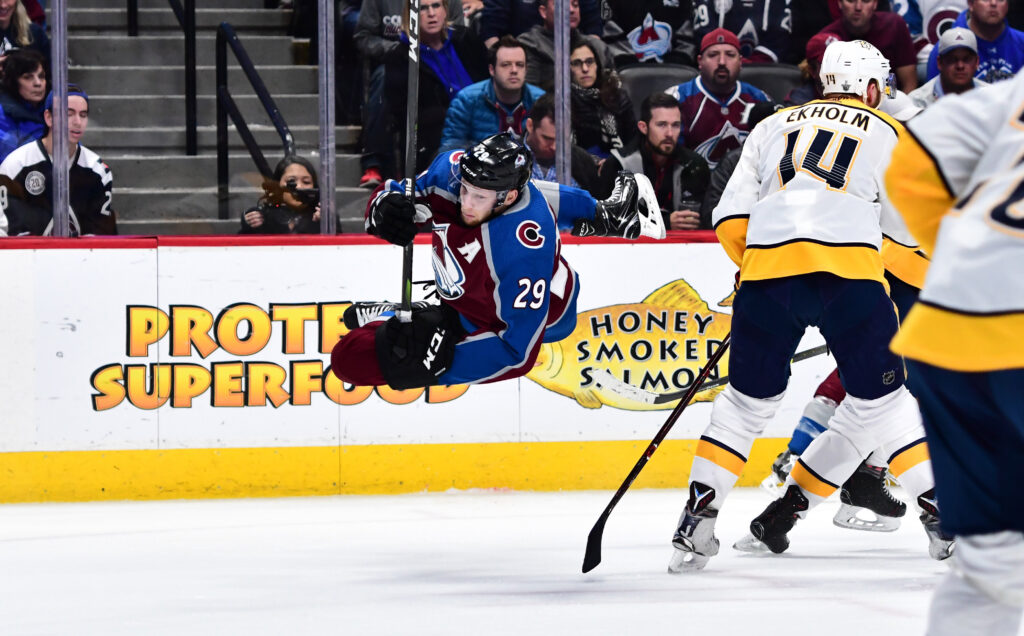 Hard-fought loss pushes Avalanche to brink of elimination