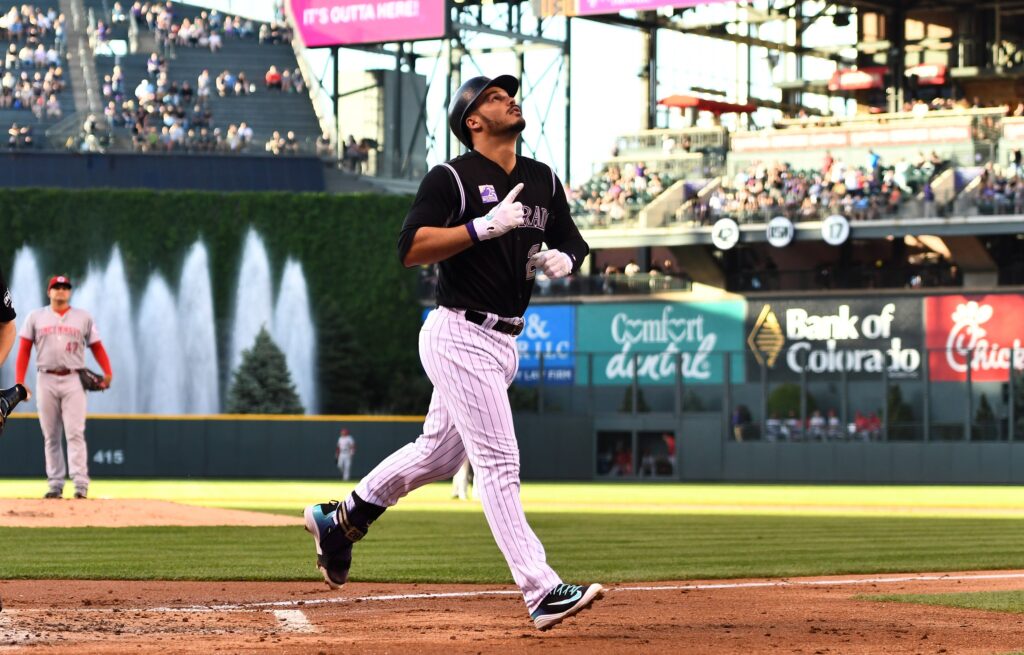 Rockies survive early ugliness, beat Reds