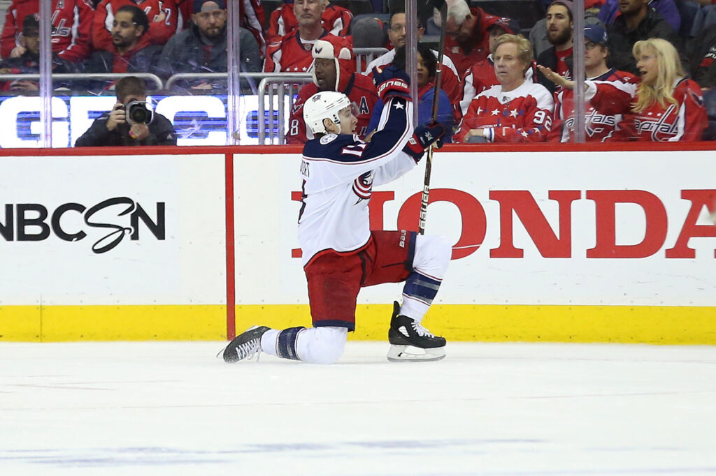 Avalanche signs forward Matt Calvert