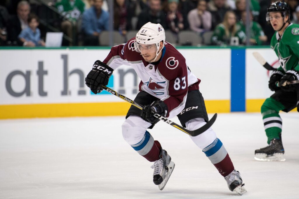 Avalanche re-signs Matt Nieto