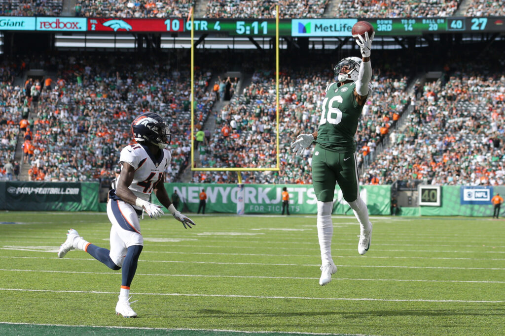 Jets blow doors off Broncos 34-16
