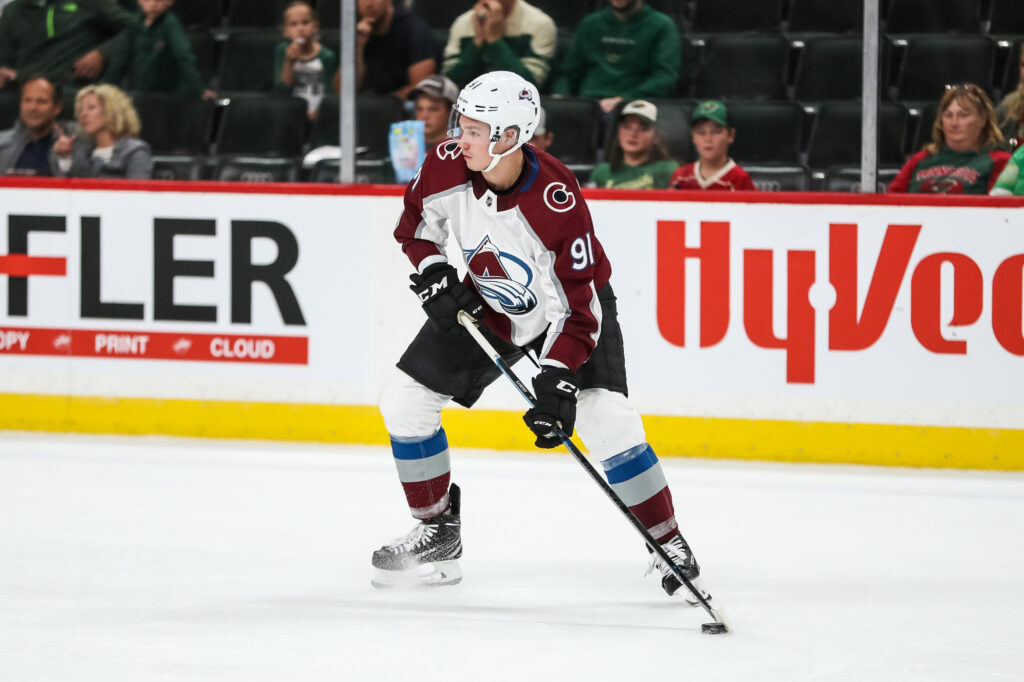 Kamenev in, Dries out in Avalanche lineup