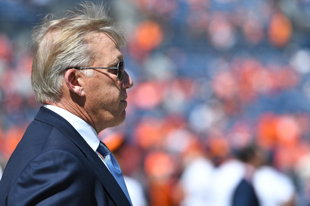 John Elway says Broncos should be fighting for their lives, Vance Joseph responds