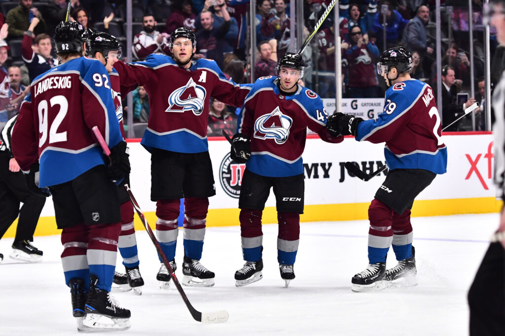 Avs’ stars shine late in runaway win over Senators