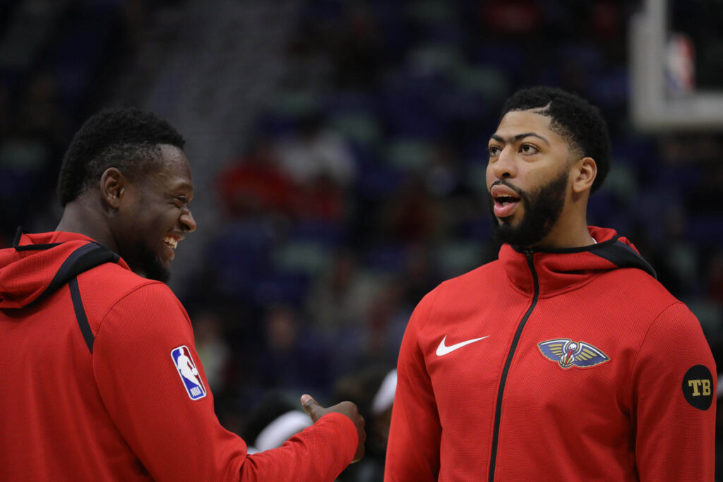 Anthony Davis, Julius Randle feast on Nuggets