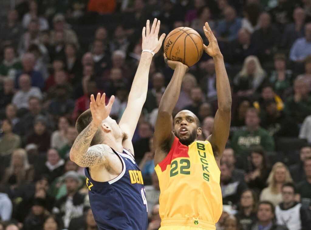 Nuggets go cold again late in loss to Bucks