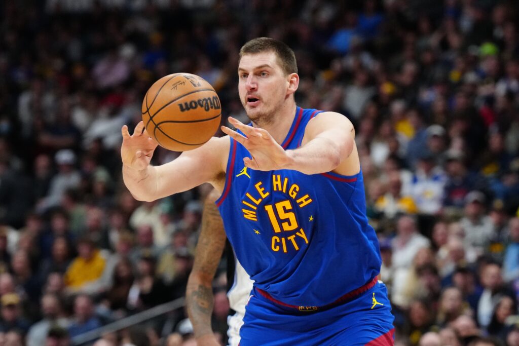 Eyes in the back of his head": Nuggets react to Nikola Jokic's no-look pass  - DNVR Sports