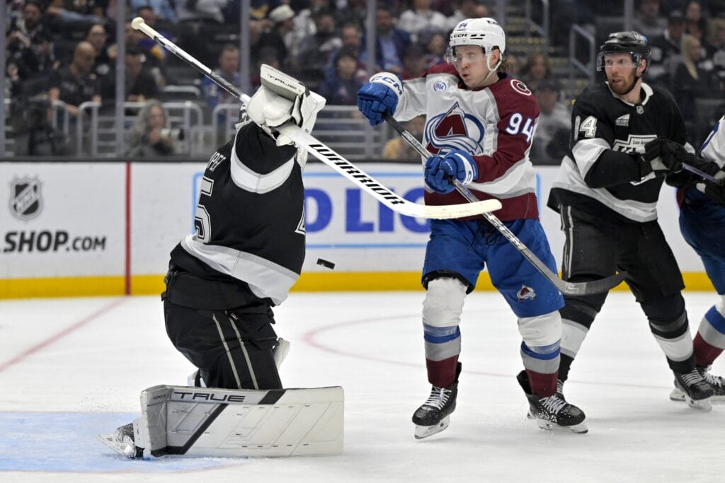 Avalanche re-signs Joel Kiviranta for one year