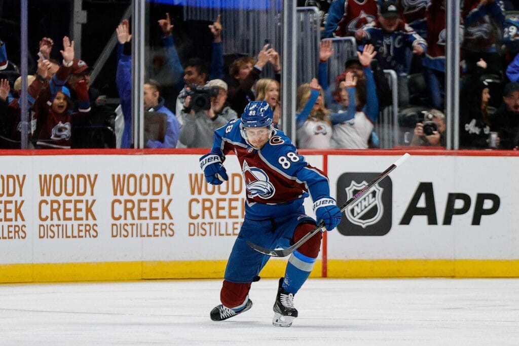 Avalanche extend Martin Necas with eight-year megadeal