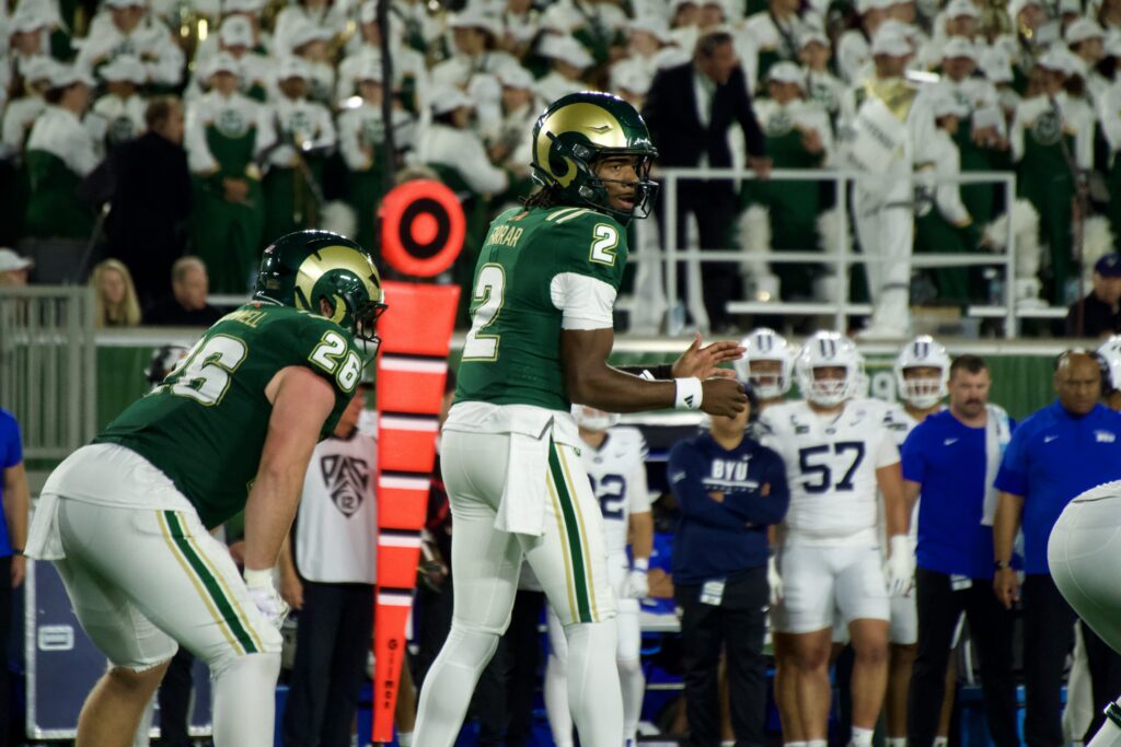K'Saan Farrar (QB) looks to receive the snap