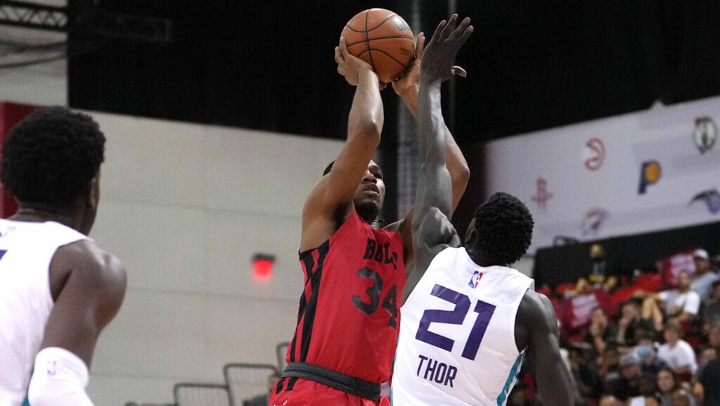 Closing Five: Justin Lewis’ knee injury is awful news for the Bulls