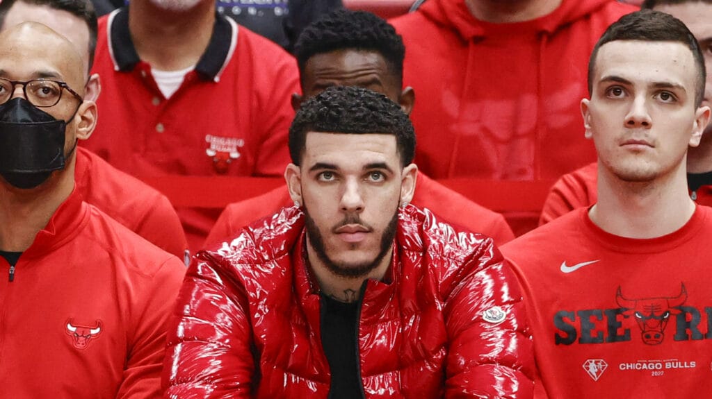 Lonzo Ball speaks, but his knee injury remains a mystery