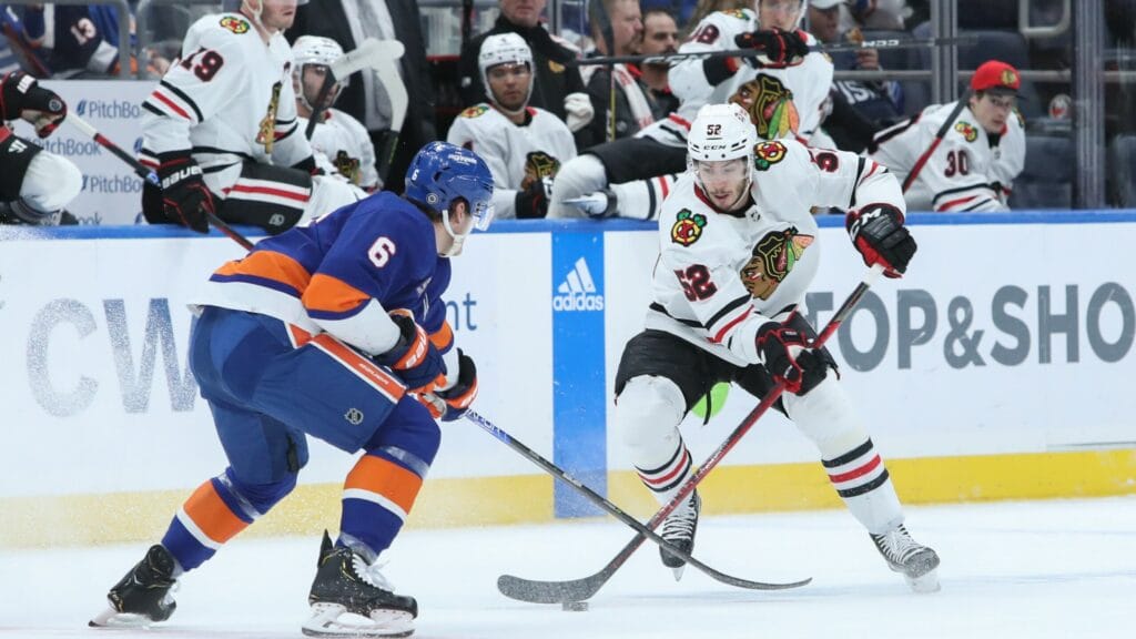 Three Hawks Hits: Lousy second period spells doom for Blackhawks against Islanders
