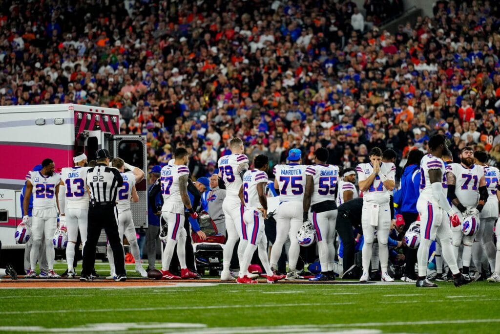 Hoge’s Bears Things: Thinking about Damar Hamlin and the first responders in Cincinnati
