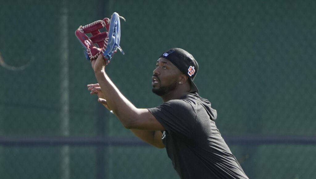 Eloy in the outfield? Jiménez part of White Sox’ right-field competition after offseason weight loss