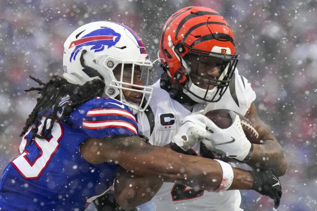 Chicago Bears make big splash in free agency with trio of signings including former Bills LB Tremaine Edmunds