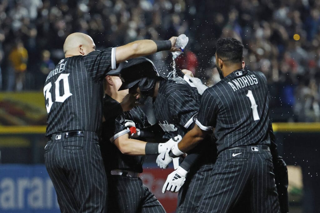 Luis Robert, Jr. propels White Sox to third straight walk-off win