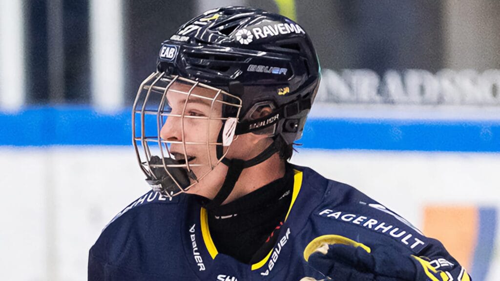 Chicago Blackhawks Draft Profile: Oscar Fisker Mølgaard’s pro-ready game could make him a draft steal