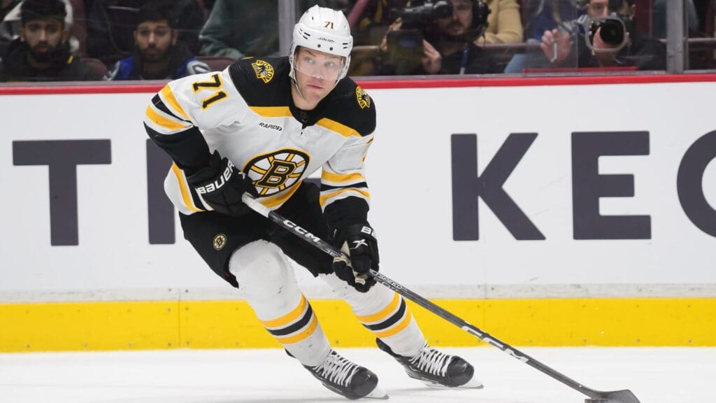 Chicago Blackhawks acquire Taylor Hall and Nick Foligno from Bruins