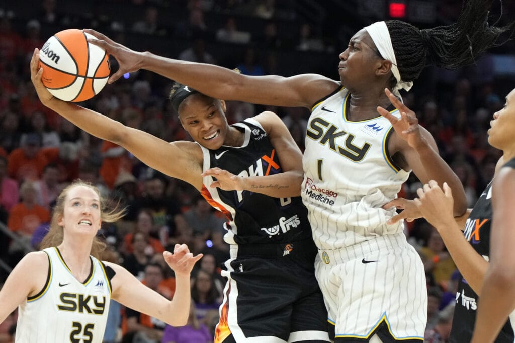 Elizabeth Williams Short-Roll Play is diversifying the Chicago Sky’s attack