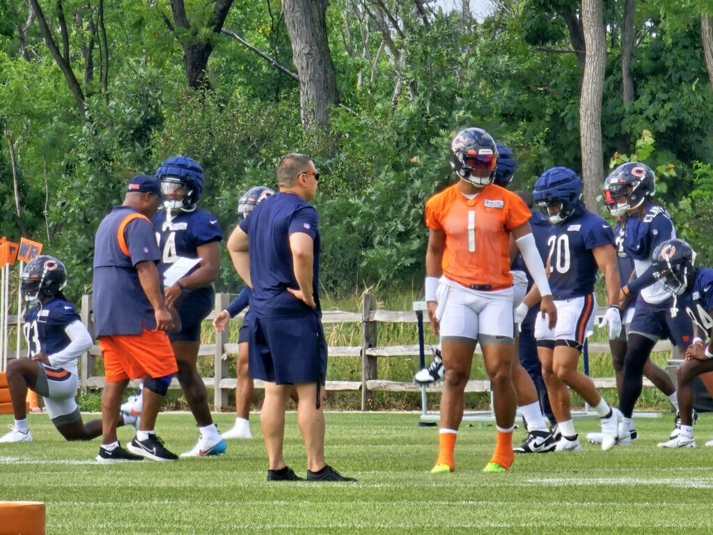 Chicago Bears Training Camp Practice No. 8 notes: Chase Claypool and Robert Tonyan get a fortunate bounce during team drills