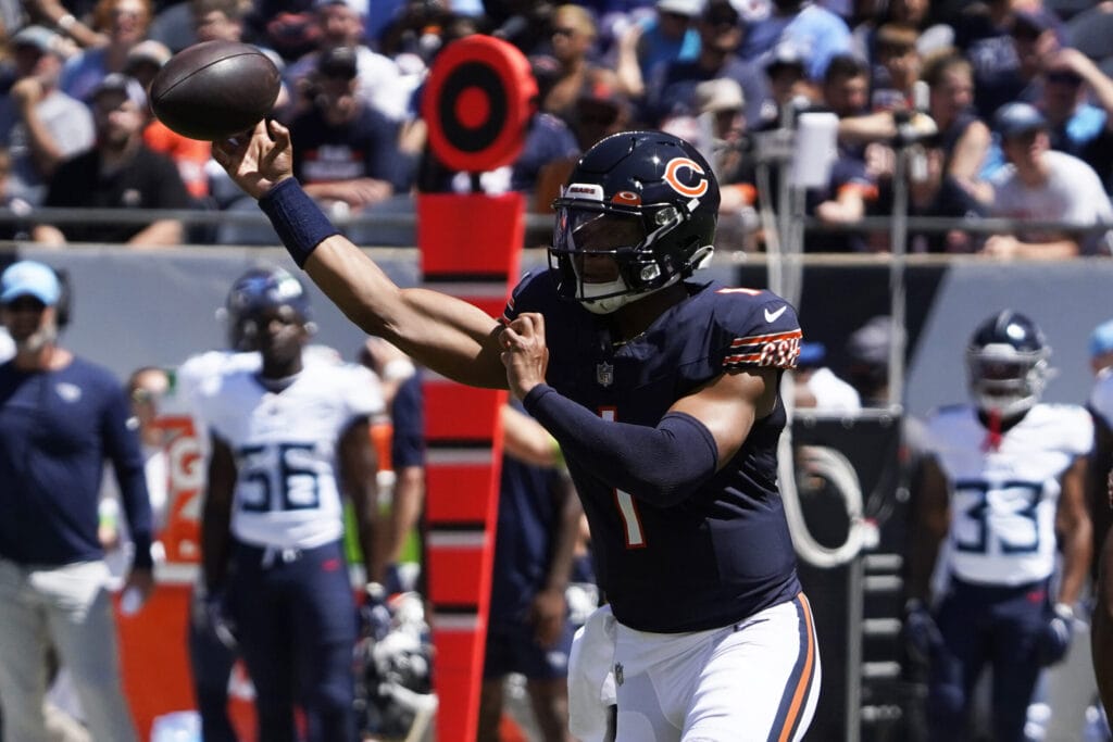 Justin Fields and the first-team offense explode against the Titans
