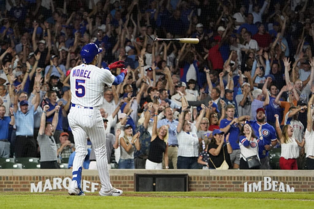 Cubs continue their playoff push, rally to beat the Giants