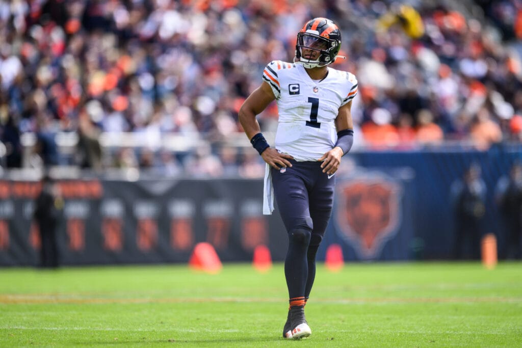 Hoge’s Bears Things: Why Justin Fields’ footwork is unlikely to change